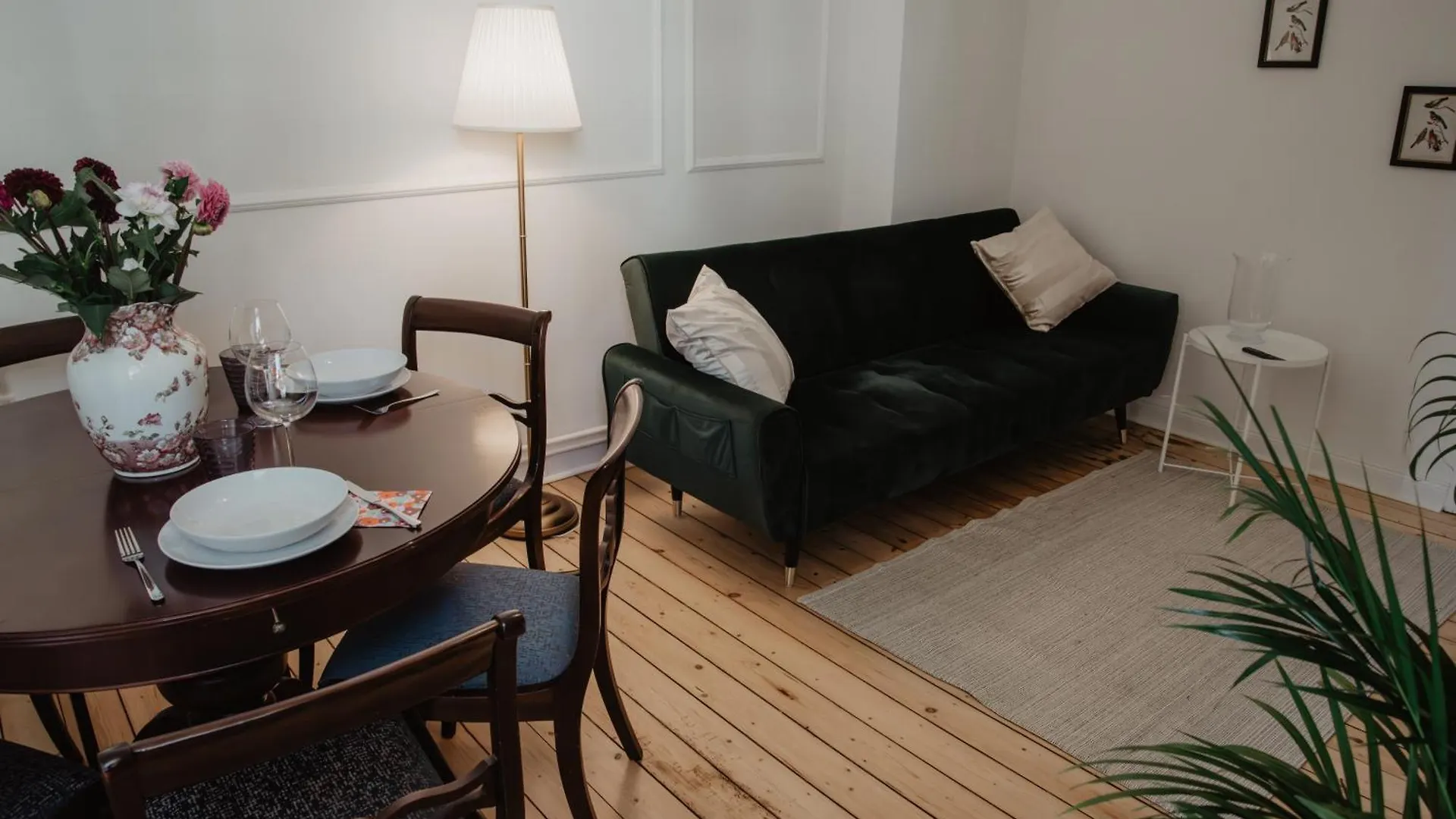 Apartment 4 Zimmer Altbauparadies Fuer Gruppenreisende Und Familien Im Zentralen Bremer Fluesseviertel Germany
